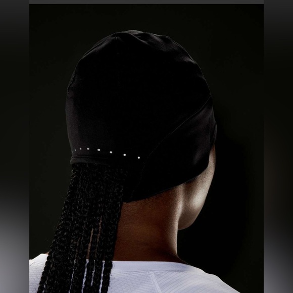 Lululemon Run For It All Beanie, Black, Tech Fleece Ponytail Hat, Reflective - Picture 5 of 6
